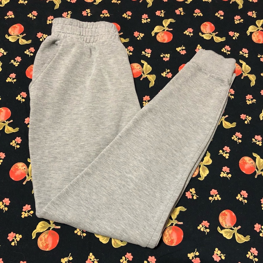 Forever 21 grey classic skinny sweatpants